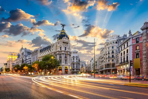 descubre Madrid uno de los destinos mas increíbles donde vas conocer lugares maravillosos.