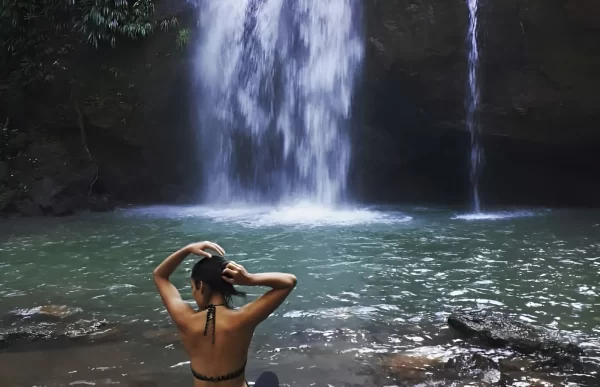 baña en las aguas naturales del Danubio y disfruta de un ambiente relajante.