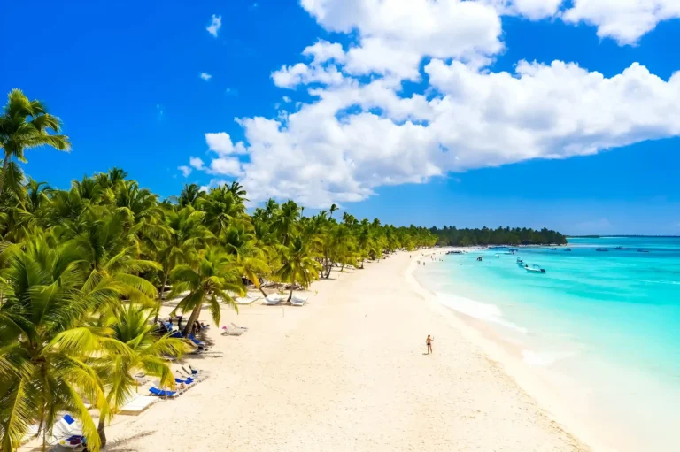 viaja a la isla saona uno de los mas hermosos lugares para visitar.