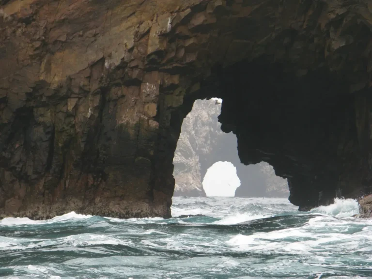 descubre la playa de las islas ballestas