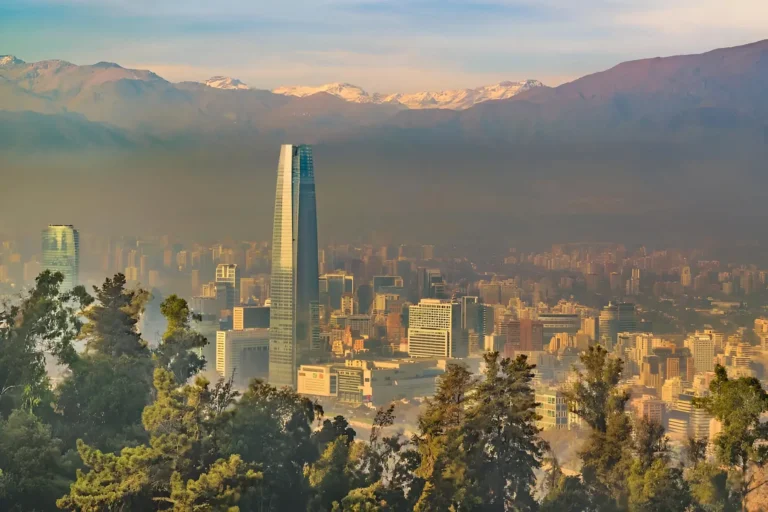 disfruta de la ciudad de chile, donde vas a poder explorar sus sitios turísticos mas visitados.